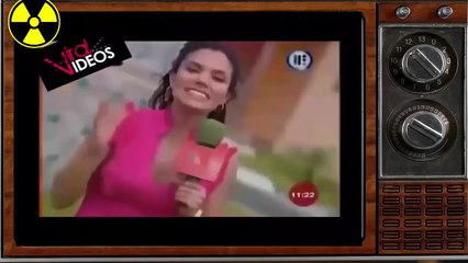 Mujer Cayéndose: Presentadora de televisión