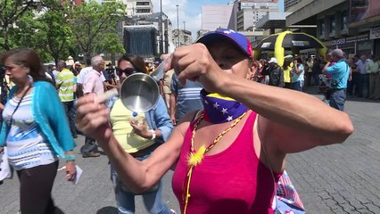 Oposição venezuelana protesta por revogatório contra Maduro