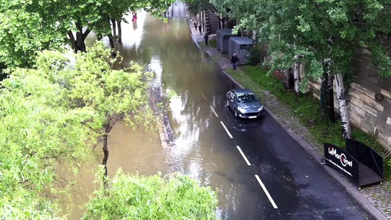 Malgré la décrue de la Seine, certains quais parisiens demeurent inondés
