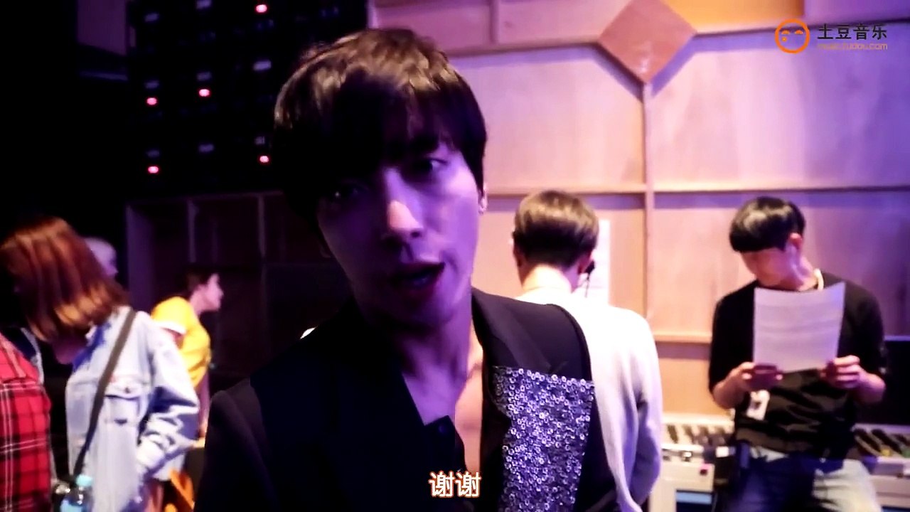 [CNB]_20151012_Behind THE SHOW-CNBLUE CUT