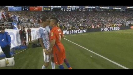 Angel Di Maria Scuffle With Gary Medel!