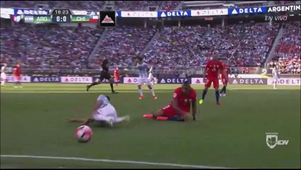 Arturo Vidal Gets Only A Yellow Card For A Dangerous Tackle On Nico Gaitan!