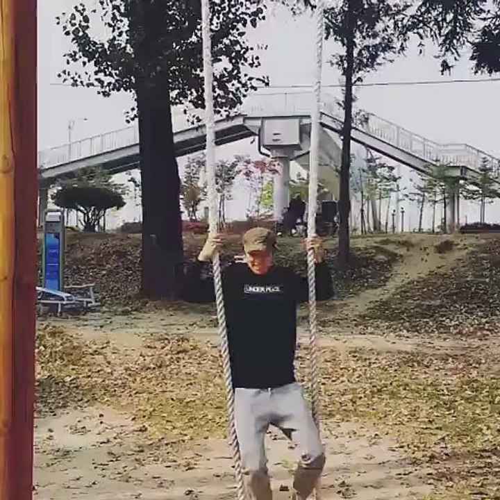 [CNB]_20151016_MinHyuk play on the swing