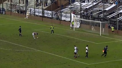 Rakip takım tribününe girdi çırılçıplak dışarı çıktı!