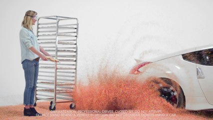 Original : une Nissan 370Z décore des Donuts en driftant !