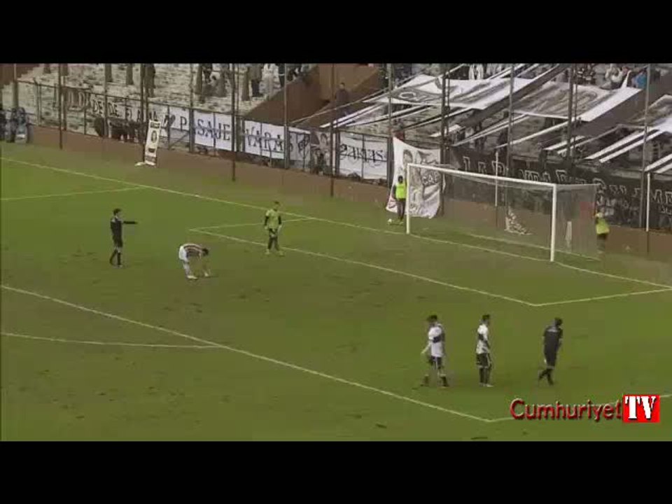 Rakip tribüne giren taraftara öldüresiye dayak atıp çırılçıplak soydular