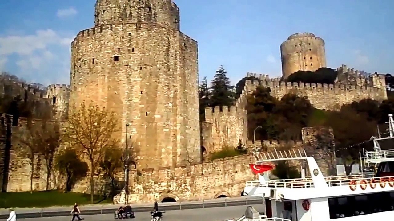 Muhannad and Noor - شاهدو المرشد السياحى لما شرح عن قصر مهند ونور ماذا حصل - رحلة الى تركيا A trip to Turkey HD
