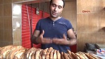 Batman'da Yaşayan Suriyeli, Iraklı, Afgan ve Dar Gelirli Vatandaşlara Sıcak Ekmek