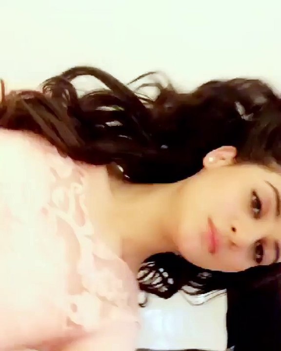 Aiman khan selfie video goes viral on social media