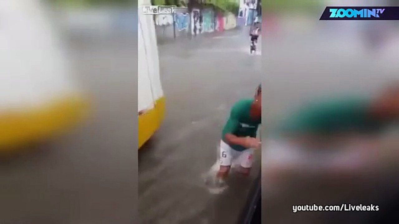 Brésil - il filme des inondations quand soudain... -Dailymotion