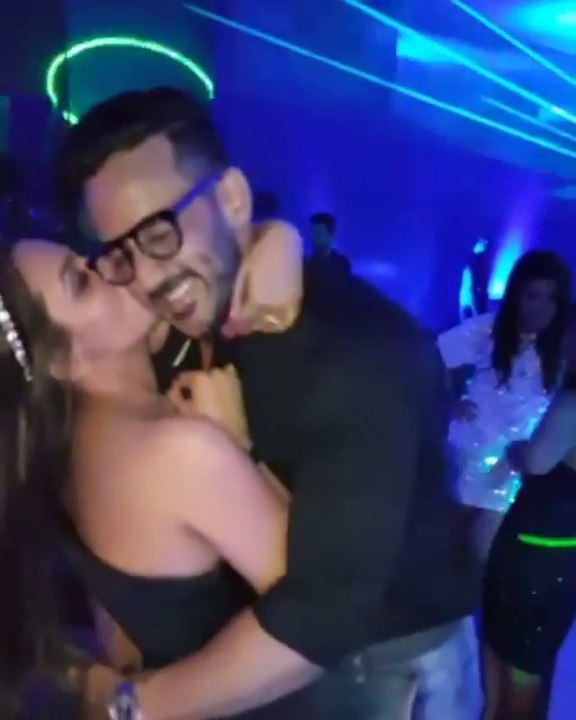 Anita Hassanandani SMOOCH to Hubby Rohit Reddy in Public