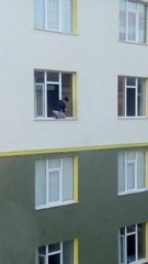 Kuran Kursunun Camları Çocuğa Sildirildi