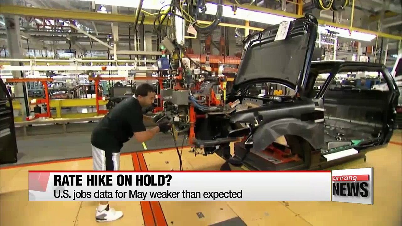 Yellen sees gradual rate hikes but gives no set time frame