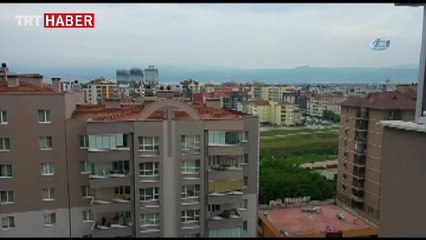 Deprem anı kameraya böyle yansıdı