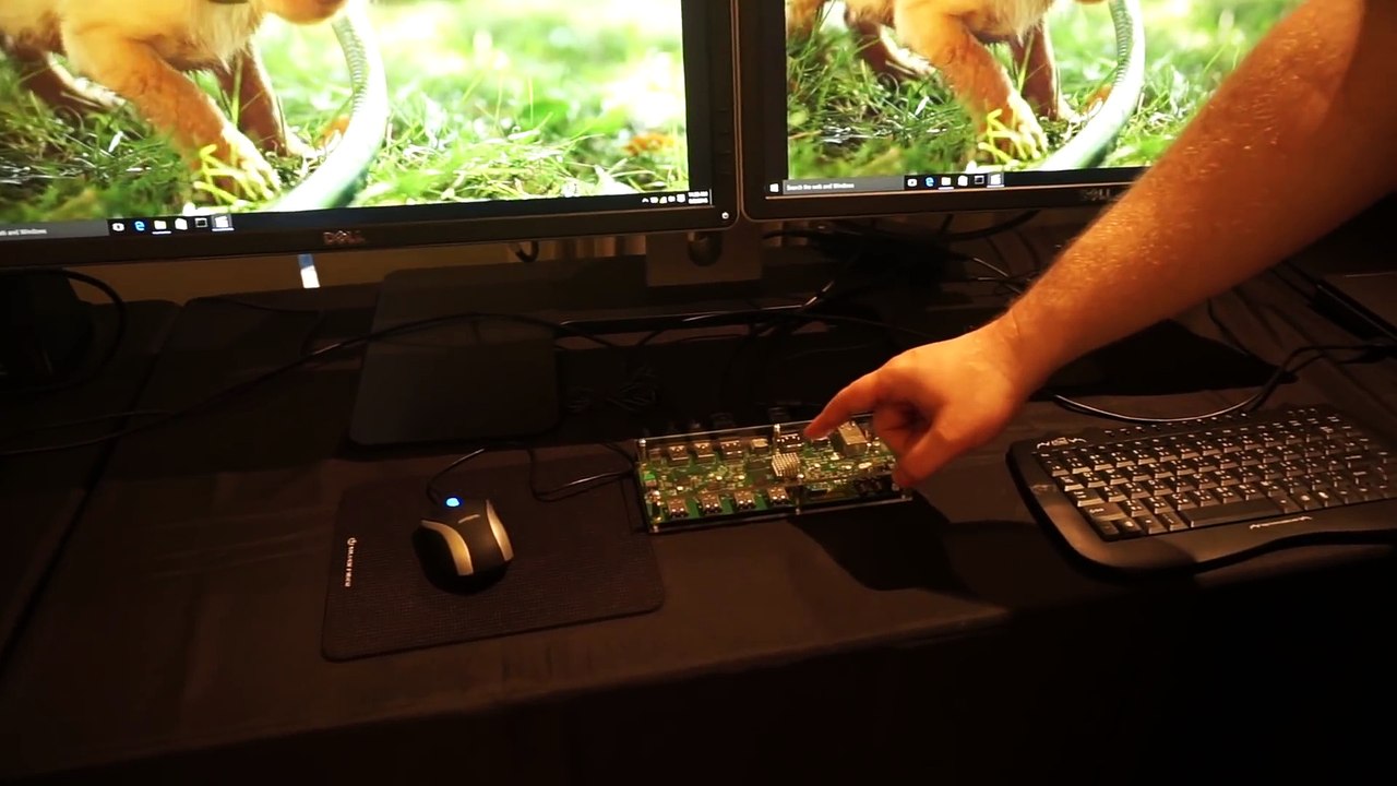 Laptop Runs Four 4K Monitors Over Single USB Cable