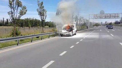 Yanan Aracı Belediye İşçisi Söndürdü