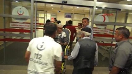 Saman Yüklü Kamyonet Devrildi 2 Yaralı