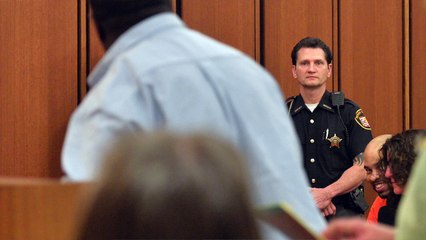 Un père attaque le meurtrier de sa fille en plein tribunal