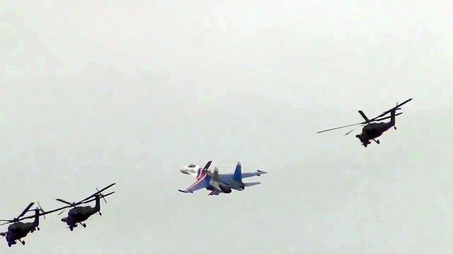 Мировой рекорд׃ совместный полет истребителя Су-27 и 4-х вертолетов Ми-28