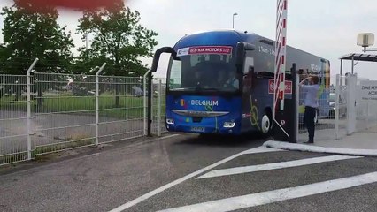 Les Diables vers leur hôtel sous une impressionnante escorte policière