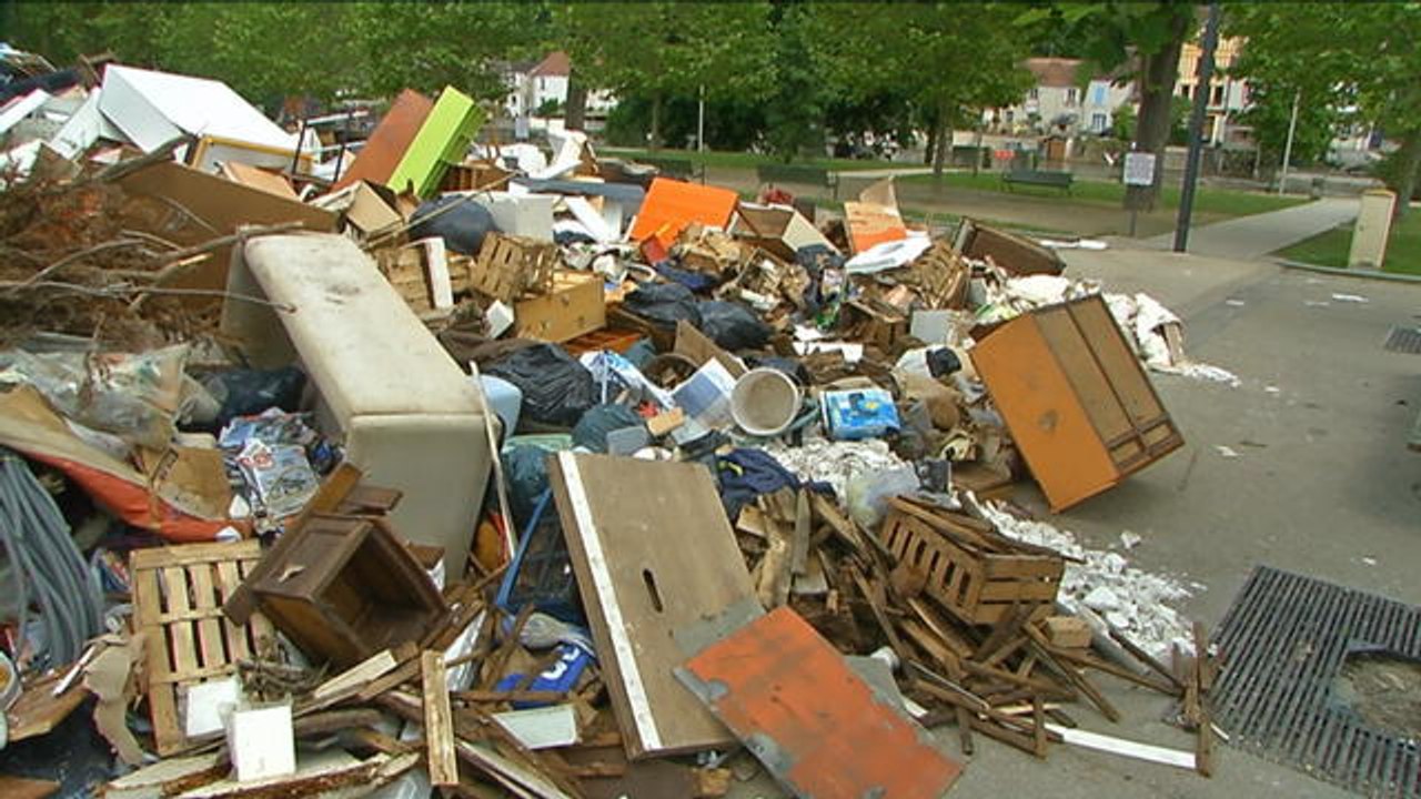 Inondations : les habitants, choqués, poursuive...