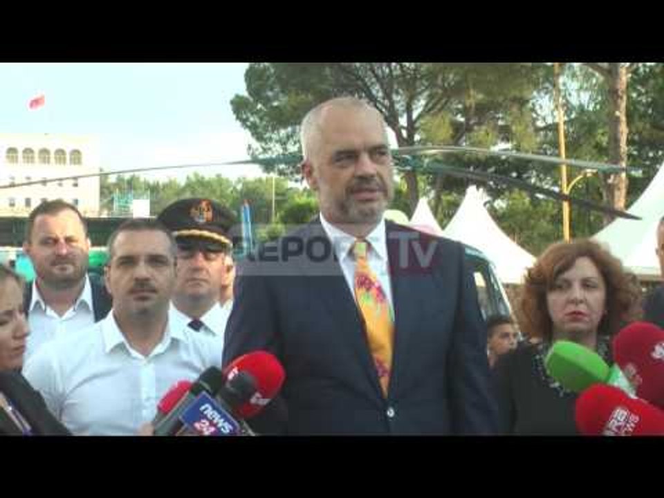 Report TV - Rama viziton panairin e Policisë: Na sulmojnë se s'duan suksesin