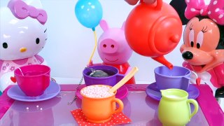 Peppa Pig Minnie Mouse y Hello Kitty Toman el Té con Huevos Sorpresa