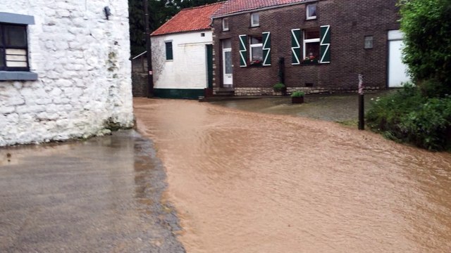 Vieux-Genappe : chemin de la Fontaine sous eau