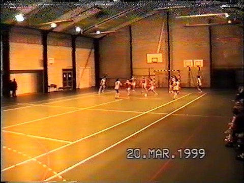 Video vintage des seniors filles en 1999.