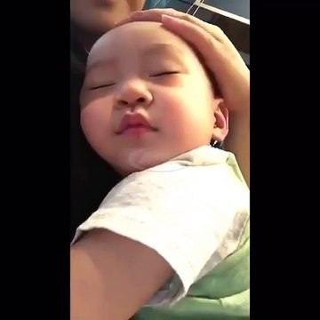 Senangnya Rafathar Malik Ahmad Bobok di Elus Elus Mamah Nagita Slavina