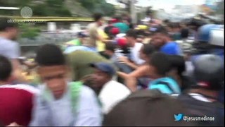 Represion en contra de los manifestantes en Caracas