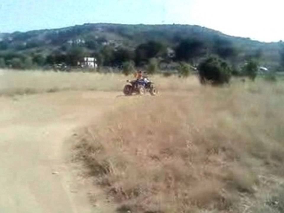 enzo 5ans sur un quad 350 warrior