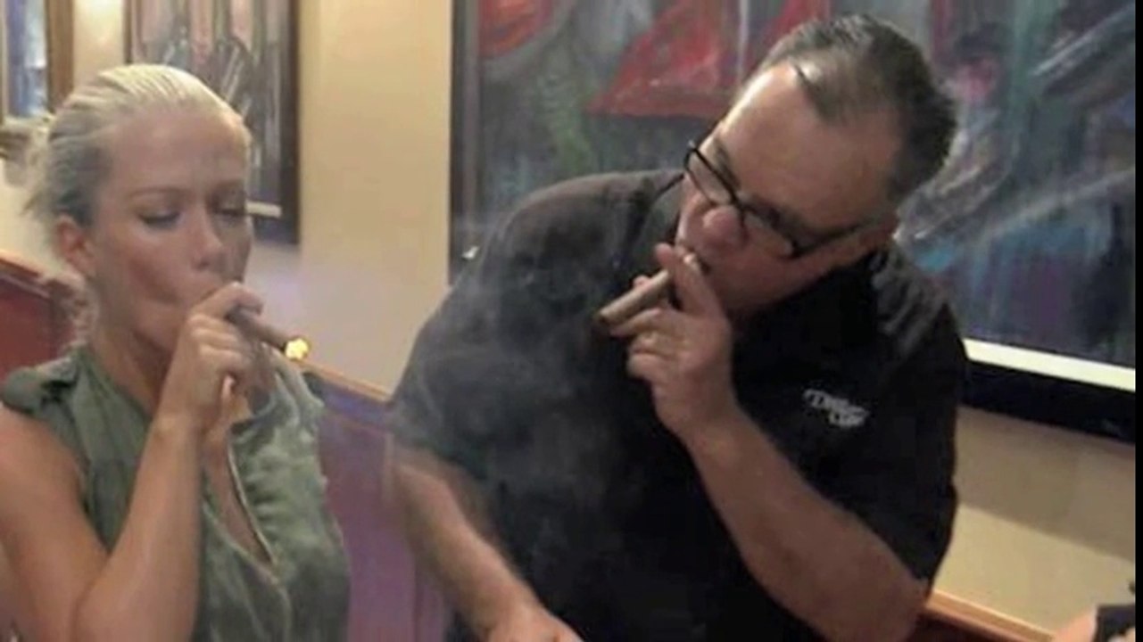 Kendra Wilkinson Hot Cleavage Selfie In Bikini