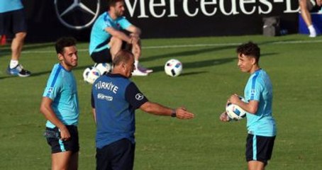 Emre Mor, Milli Takım İdmanına Alkışlarla Katıldı