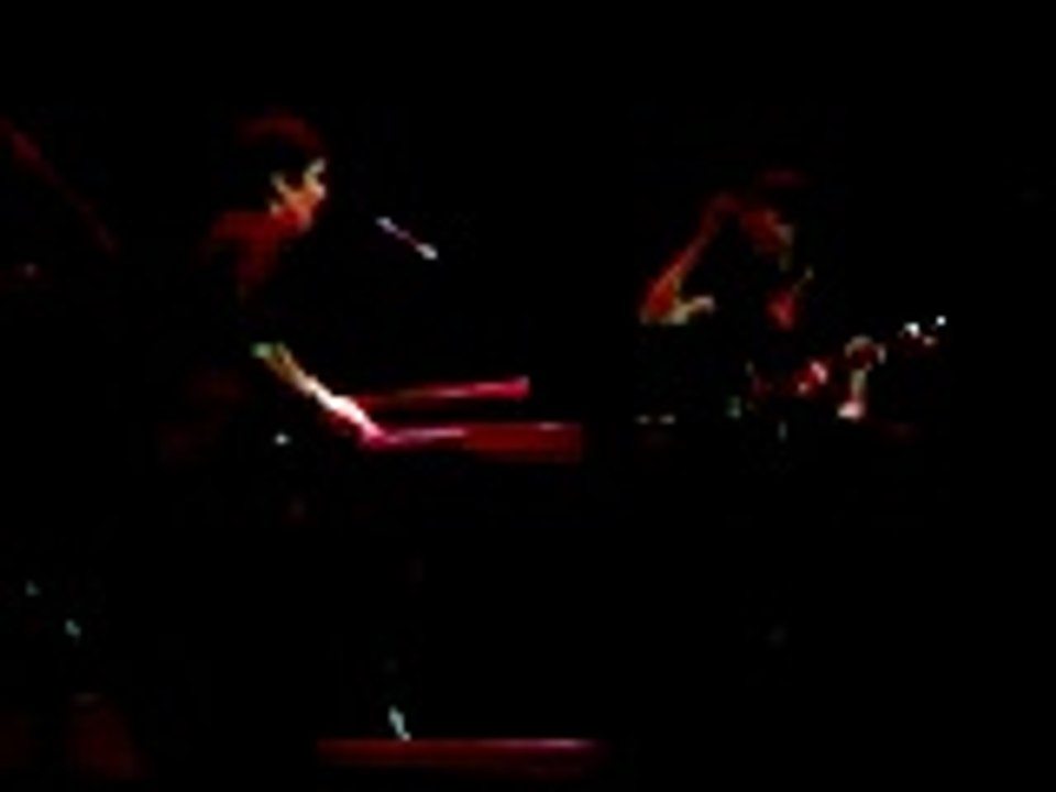 9/25 Tegan and Sara - Tegan Shakes Shaker @ Lisner Auditorium, Washington, DC 11/24/2007