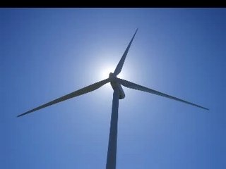 montage d'une pale avec 2 grues