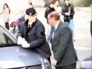 Silvio Berlusconi victime d'un malaise cardiaque, a été hospitalisé dans une clinique de Milan