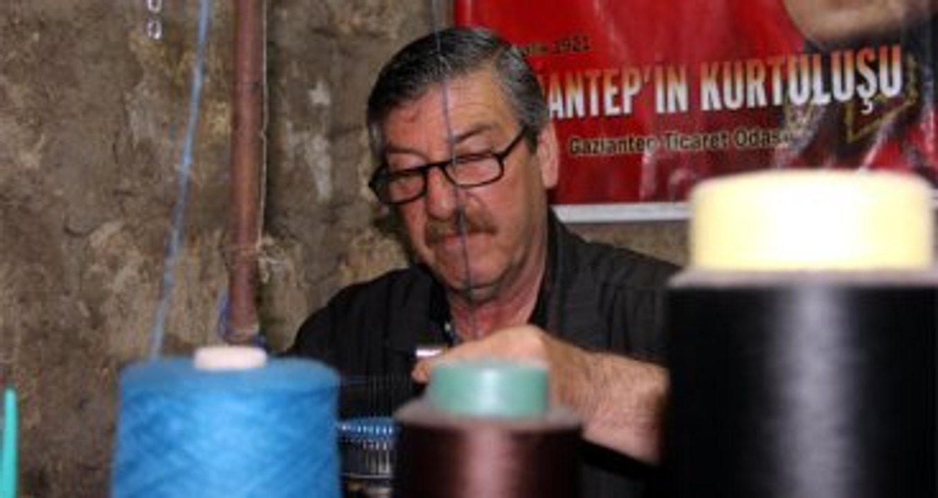 Asırlık Çorap Makinesiyle 500 Yıllık Mağarada Çorap Örüyor, Alan Bir Daha Alıyor