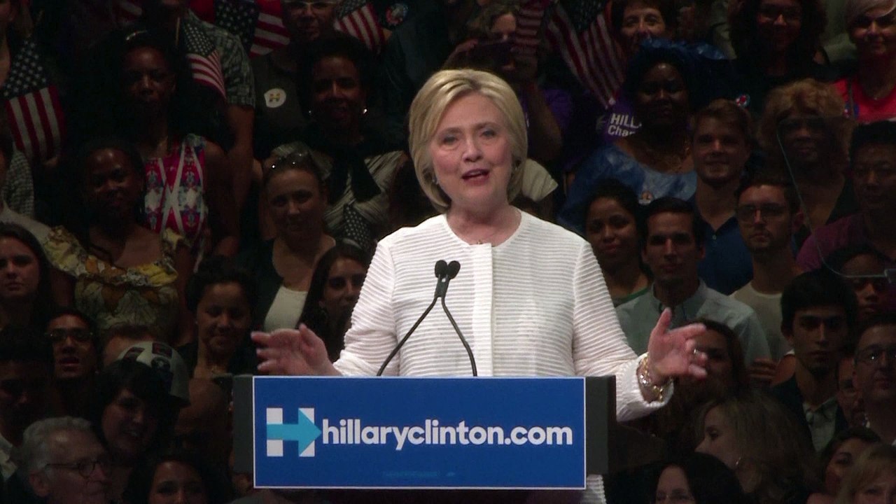 Hillary Clinton revendique une victoire "historique" aux primaires