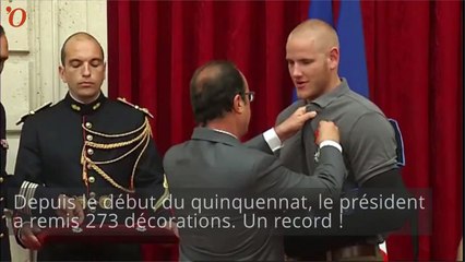 François Hollande, l'homme qui décore plus vite que son ombre