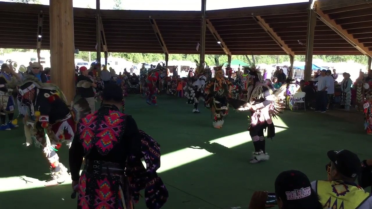 Men's Chicken Dance Special...Arrow Lakes Powwow 2016