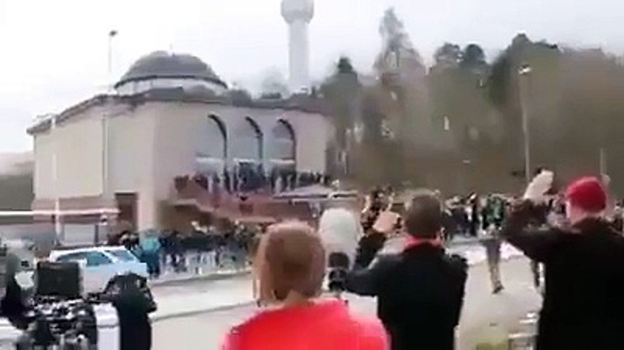 azan while masjid is being closed