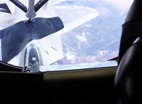 實拍F22空中加油(1) F-22 Raptor AERIAL REFUELING with Radio Audio