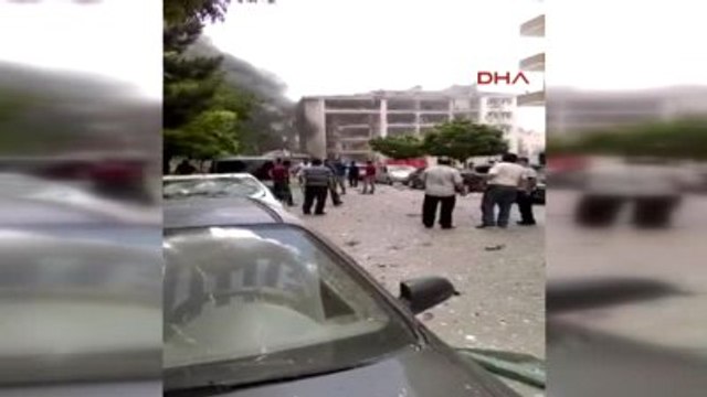 Mardin?in Midyat İlçesinde Emniyet Müdürlüğü Önünde Patlama-amatör Kamera Görüntüleri