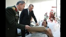 Cumhurbaşkanı Erdoğan'dan GATA'da Tedavi Gören Binbaşı Tetik'e Ziyaret