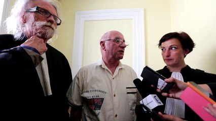 Claude Ducos avec ses avocats Josy-Jean Bousquet et Loréa Chipi