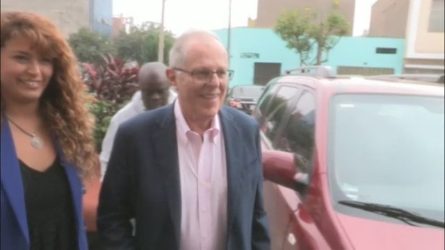 Kuczynski mantiene una ligera ventaja sobre Fujimori en el escrutinio en Perú