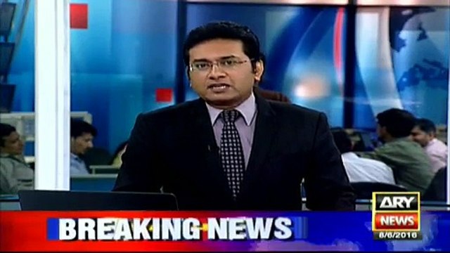 Khwaja Asif ko ulta latka ker jootay marne chahiyen - Naeem ul Haq responds to personal attack on Shireen Mazari