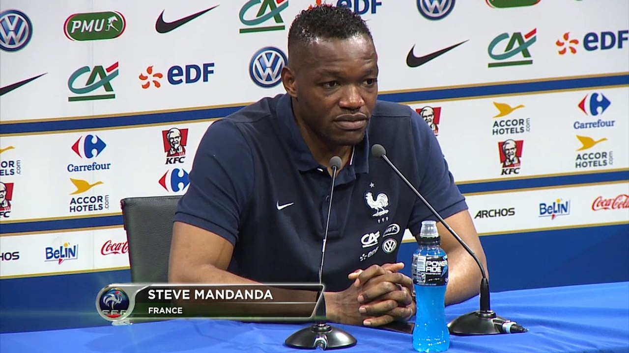 Bleus - Mandanda : "L'ambition d'aller au bout"