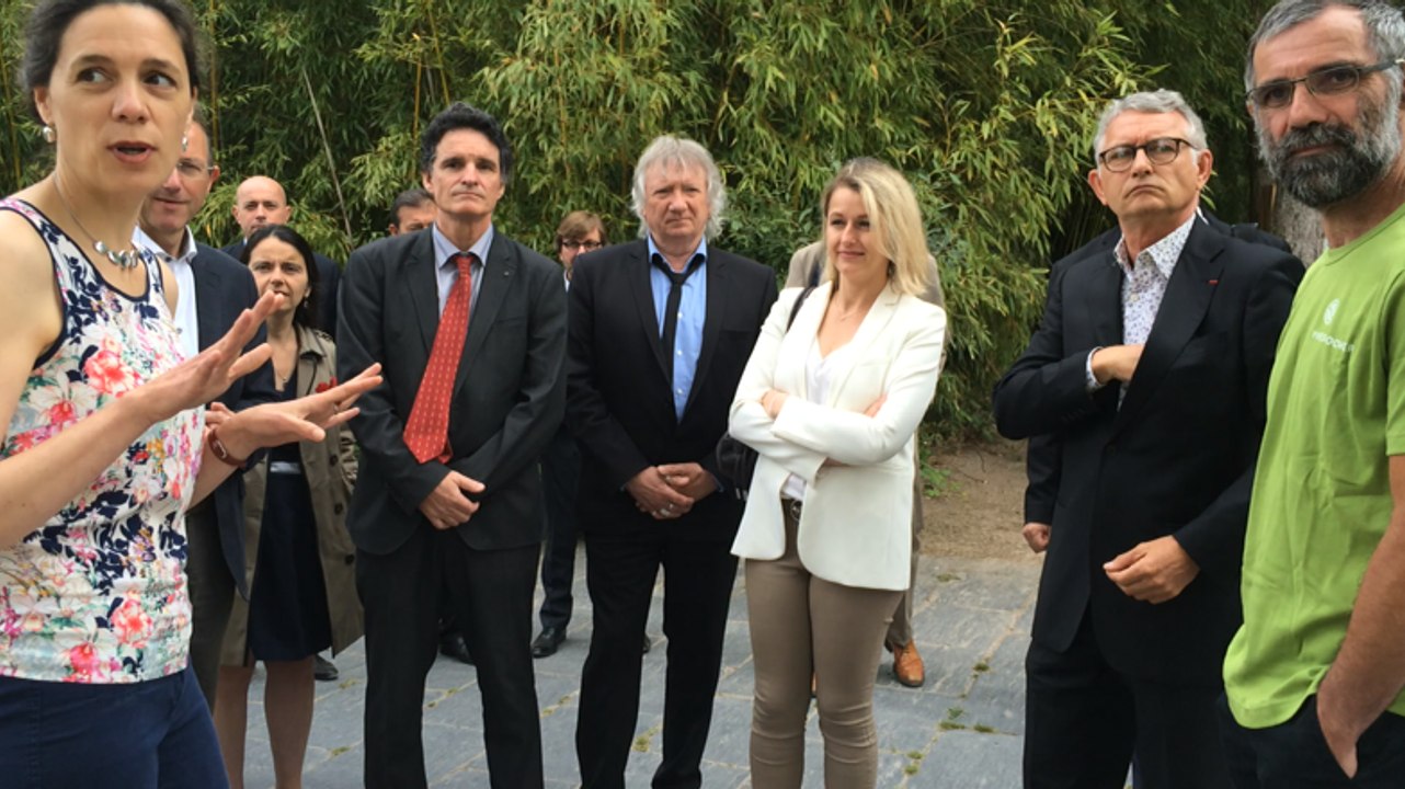 Barbara Pompili dans le jardin d'Yves Rocher